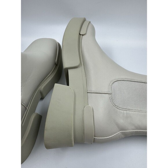 Charles & Keith Platform Chunky Chelsea Gray-White Boots Size 37/ 7 US - Picture 15 of 16